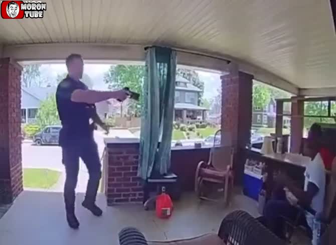 Video :(Warning - disturbing) Officer Quick-Draw McGraw is brutal